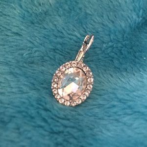 ❗️Brand New ❗️Elegant Silver Stone Earrings